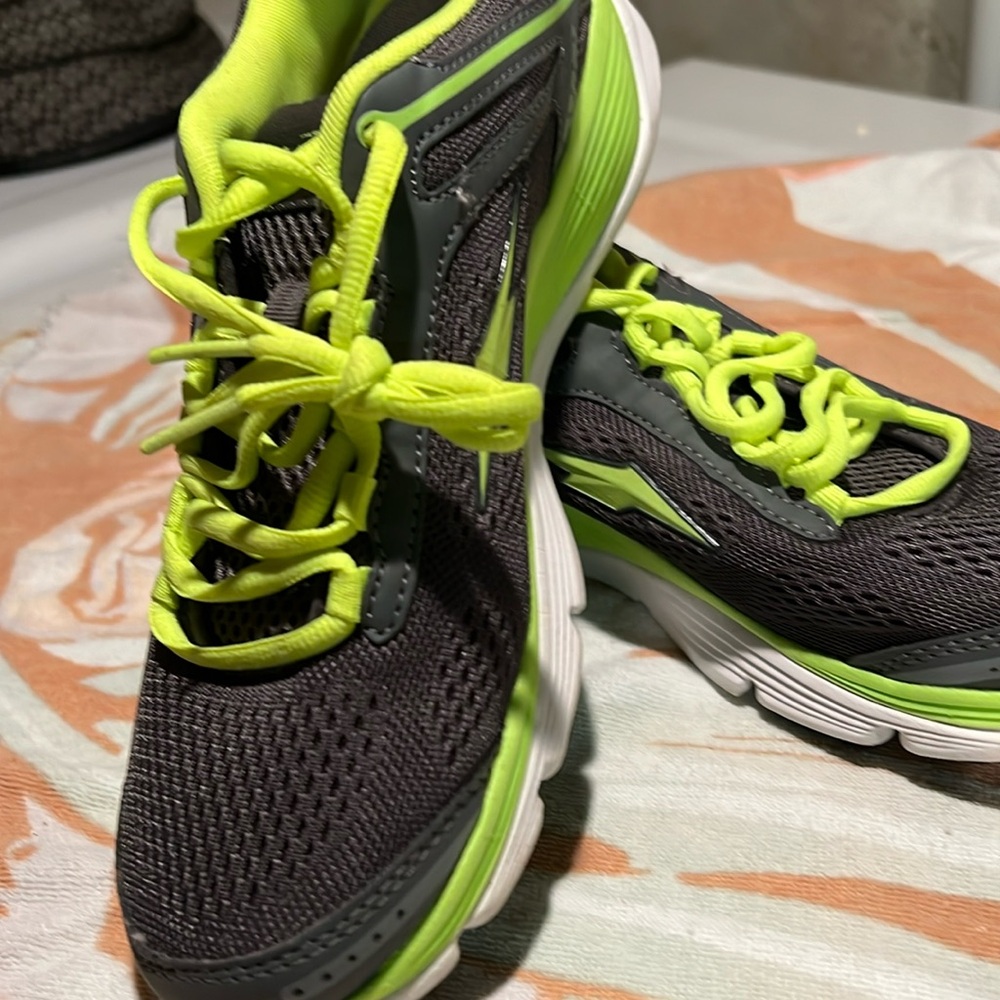 Women’s Avia sneakers gray with lime green shoestrings.
